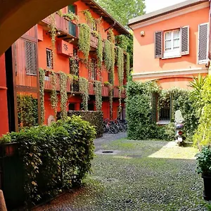 - Alzaia Naviglio Grande Italy